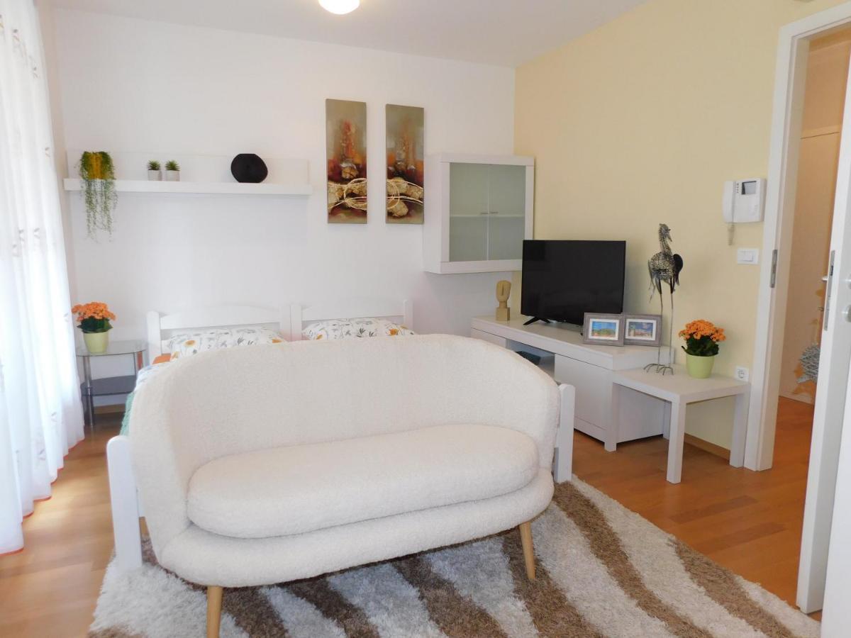 Apartma Minas Apartment ลูบลิยานา ภายนอก รูปภาพ